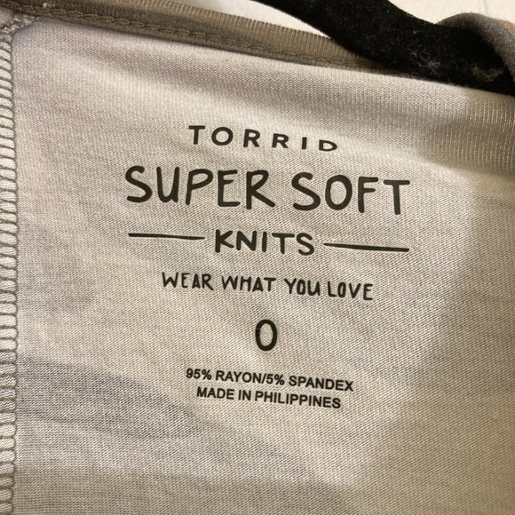 Torrid Camo Shirt Top Tunic Plus Size Size 0X Super Soft Knits - Picture 2 of 3